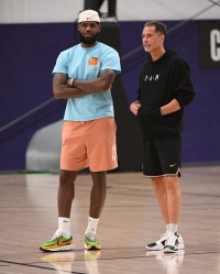 星空体育APP-媒体人：詹姆斯若离开湖人 联盟适合他且愿意收容他的球队不多