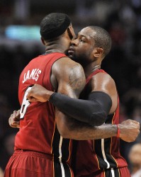 星空体育APP-韦德：我是热火队史最佳 但老詹是穿过热火球衣的球员中最出色的