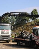 毁坏严重！若塔事故车辆残骸被运走，宛若一堆废铁