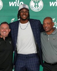 特纳正式亮相雄鹿！承认与步行者有分歧 调侃受够字母哥肩膀手肘