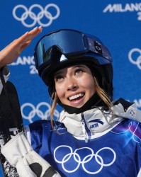 谷爱凌冬奥会女子U型场地技巧卫冕 中国队包揽冠亚军