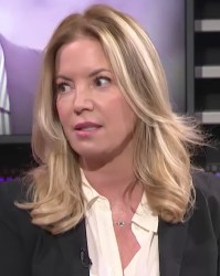 星空体育首页-ESPN证实：湖人易主后 是珍妮亲自解雇了她的所有兄弟姐妹